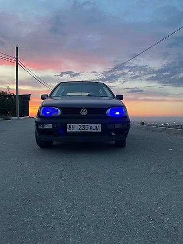 Volkswagen Golf: 1993 г., 1.6 л, Механика, Бензин, Хэтчбэк