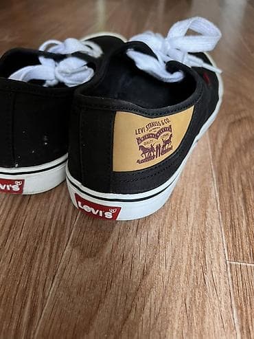 le 9: Кеды Levi’s низкие, черные. 41 размер
Длина стельки 27 см — 2