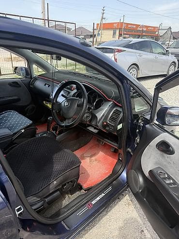 2 8: Honda Fit: 2002 г., 1.3 л, Вариатор, Бензин, Хэтчбэк — 7