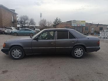 простой: Mercedes-Benz E-Class: 1990 г., 2 л, Бензин, Седан — 4