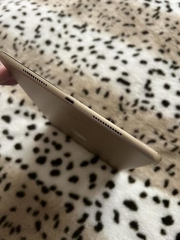 чехол для ноутбука: Планшет, Apple, память 128 ГБ, 9" - 10", Б/у, Классический цвет - Золотой — 4
