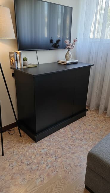 живая змея: Продаю тумбу под аквариум, чёрный матовый цвет, размеры длина 1м — 1