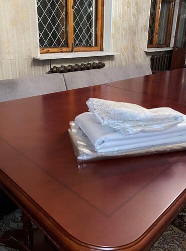 Столы: Стол для зала, встречи гостей, проведение мероприятий, в идеальном — 3