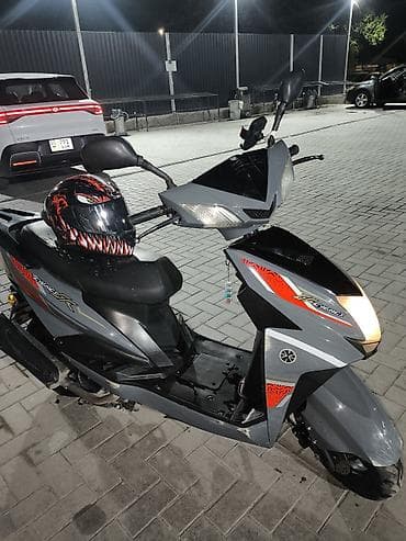 скуттер: Тип скутера Yamaha, 125 куб. см, Бензин, Б/у — 1