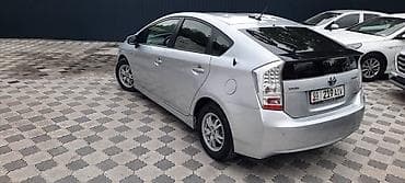 Унаа сатуу: Toyota Prius: 2011 г., 1.8 л, Вариатор, Гибрид, Хетчбек — 3