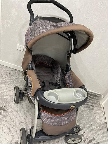 коляска ретро: Колеса 6 шт. Передние колеса поворотные, с фиксацией Особенности — 4