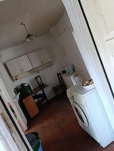 продаю дом с квартирантами: Сдается пол дома состоящий из 2х спален кухни и прихожей на длительный — 3