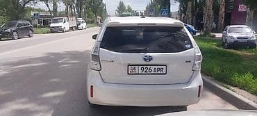 семейный авто: Toyota Prius V: 2012 г., Гибрид, Универсал — 2