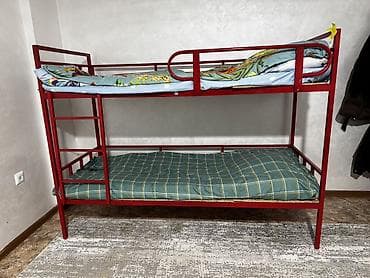 Двухъярусная металлическая кровать б/у в хорошем состоянии -