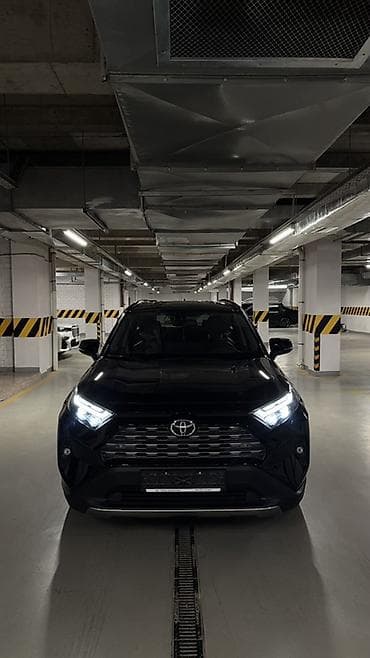 range rower: Toyota RAV4: 2023 г., 2 л, Автомат, Бензин, Кроссовер — 1