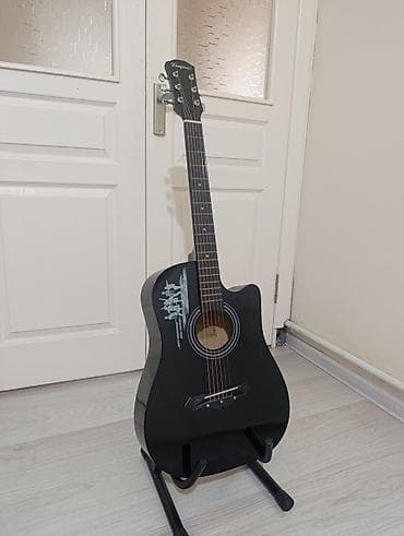 Велосипеды: Акустическая гитара в хорошем состоянии - 6 струн, мензура — 1
