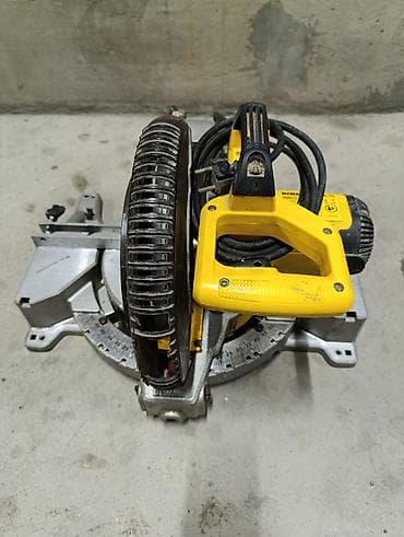 пила торцевая: Торцовочная пила DeWalt (сетевой формат), классический поворотный стол — 1