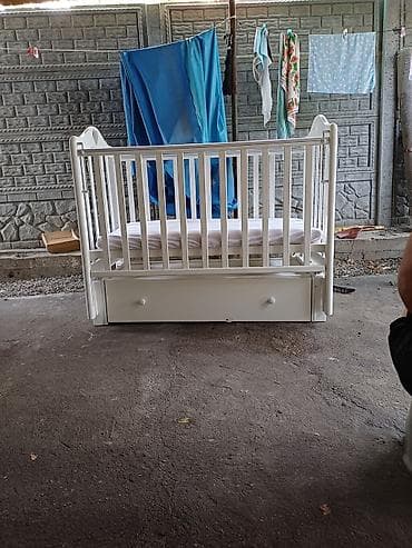 оромо бишкек: Продаётся детская кроватка в отличном сосотоянии. Матрасик — 1