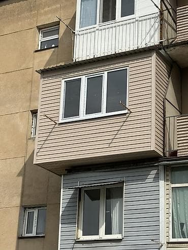 Балкон/лоджия с выносом и остеклением ПВХ - Трёхстворчатое