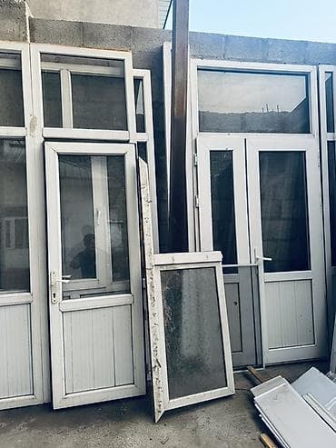 модульные бани: ПВХ-блоки: двери и оконные секции Описание: - Комплекты входных — 1