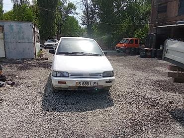 граната мазда: Nissan Prairie: 1989 г., 2 л, Механика, Бензин, Минивэн — 1