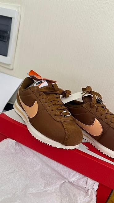 nike teech: Nike Cortez – классические кроссовки в ретро-стиле. Модель 2025 года — 1