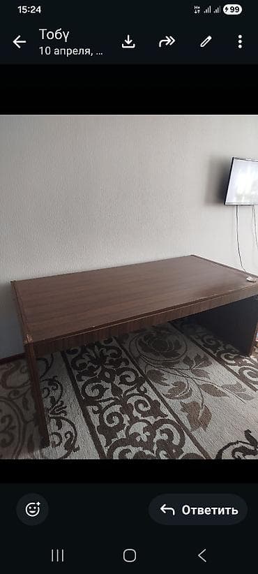 Компьютерные столы: Письменный/рабочий стол из ЛДСП в тёплом древесном оттенке (орех) — 1