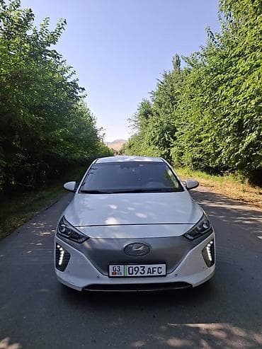 спинка: Hyundai Ioniq: 2017 г., Автомат, Электромобиль, Хэтчбэк — 2