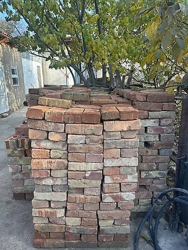 Строительный кирпич