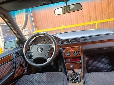 Продажа авто: Mercedes-Benz W124: 1991 г., Механика, Седан — 4