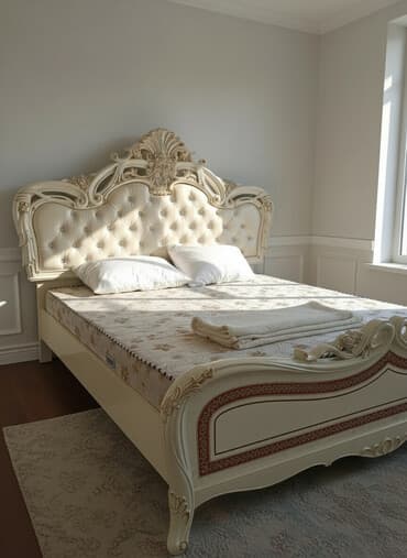 сборный шкаф для одежды: Роскошная двуспальная кровать в классическом стиле. Особенности: - — 1