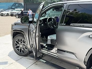 mazda 3: Toyota Sequoia: 2023 г., 3.5 л, Автомат, Гибрид, Внедорожник — 9