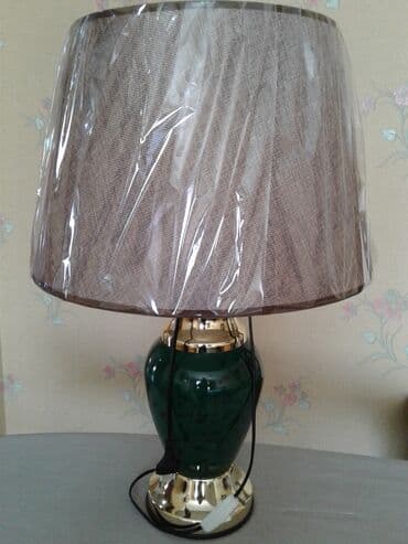 Продаю настольную в лампу в отличном состоянии под малахит с новым