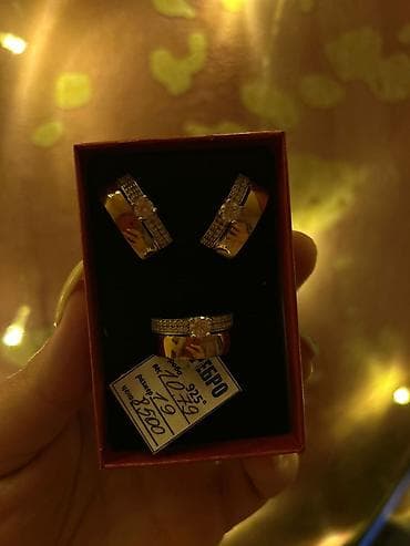 Комплект ювелирных украшений из серебра 925 пробы. Состав: -