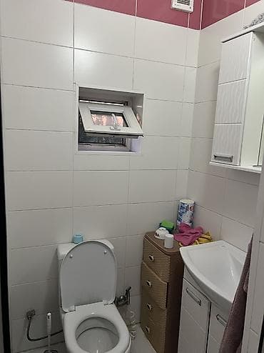 сдаю помощение: В большом 4-х комнатном доме сдается комната зал 8*4.Можно молодой — 8