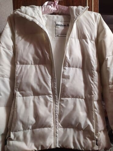 Куртка женская,белого цвета. Практически новая, надевали несколько раз