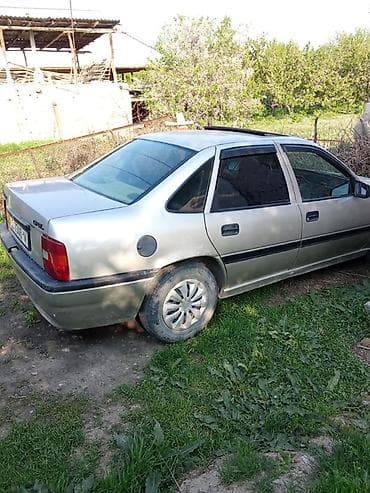 Унаа: Opel Vectra: 1992 г., 1.6 л, Кол менен иштөөчү, Бензин, Седан — 1