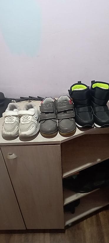 подросковые обувь: Детская обувь, комплект из 3 пар: - Кроссовки белые: легкие, дышащие — 1