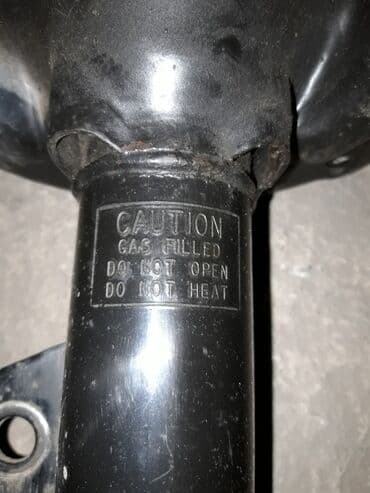 Передний амортизатор Lexus 2010 г., Б/у, Оригинал