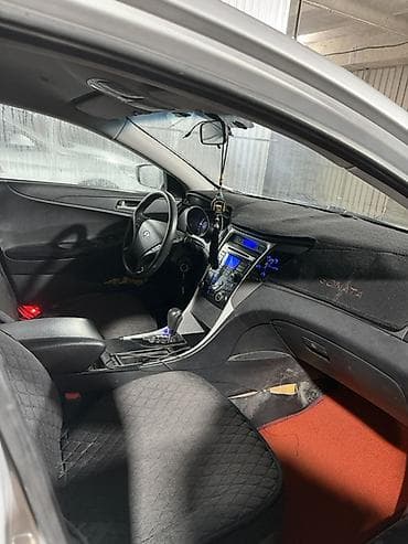 салон с4: Hyundai Sonata: 2010 г., Седан — 5