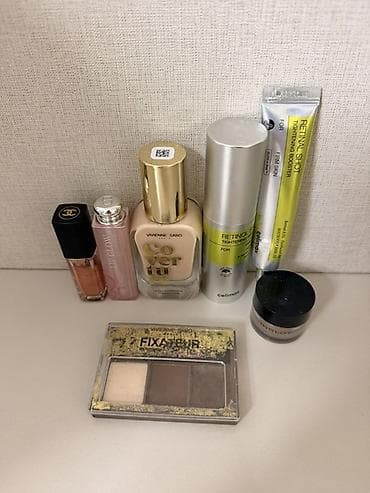 Косметический набор: макияж + уход Состав: - жидкий тени Chanel