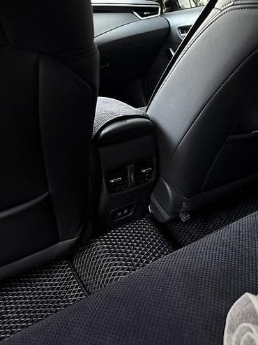 byd e2 2023: Toyota Corolla: 2020 г., Гибрид, Седан — 10