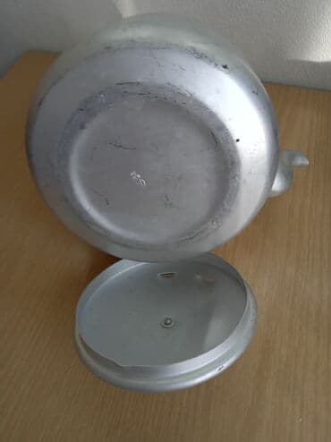 молодая гвардия московская: Таз эмалированный (СССР) емкостью 12 литров. Чайник алюминиевый — 6