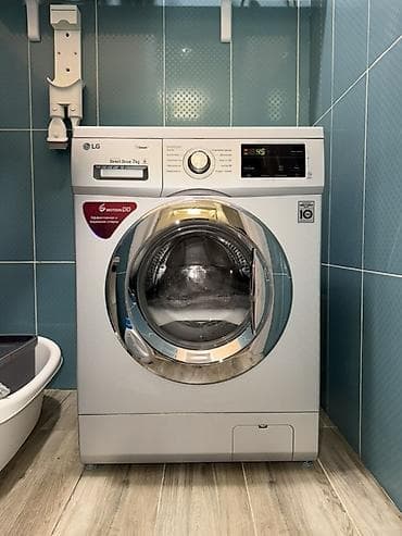 Стиральная машина LG с фронтальной загрузкой, серебристый цвет