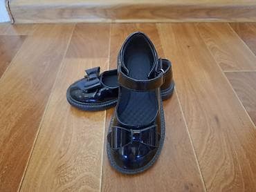 Лакированные туфли для девочки с бантом. Модель Мэри Джейн. Размер 27 at lalafo.kg Лакированные туфли для девочки с бантом. Модель Мэри Джейн. Размер 27