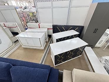 куплю трюмо: Спальный гарнитур в классическом стиле с бело‑золотистым декором — 4