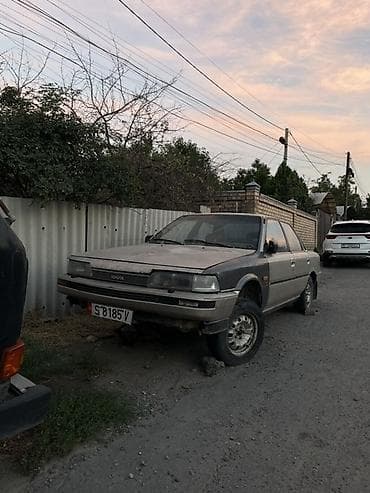 Транспорт: Toyota Camry: 1989 г., Бензин, Седан — 1