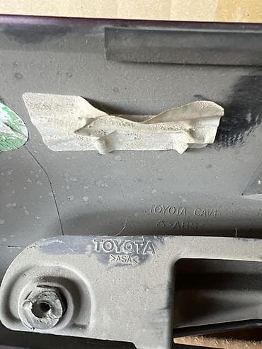rav4: Накладка крышки багажника Toyota, 2018 г., Б/у, Оригинал — 5