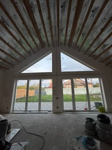 Панорамный стеклопакетный фасад для дома с двускатной кровлей. Кинджал