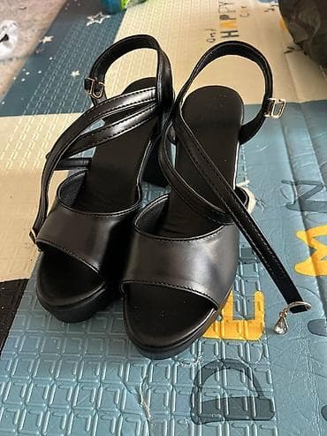 Сапоги: Женские босоножки на устойчивом каблуке Абсолютно новые,по размеру не — 2