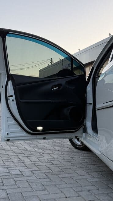 фотохромные очки: Toyota Prius: 2017 г., Гибрид, Хэтчбэк — 8