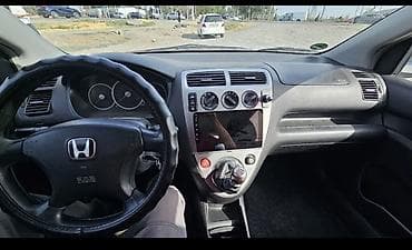 Унаа сатуу: Honda Civic: 2004 г., 1.4 л, Кол менен иштөөчү, Бензин, Хетчбек — 4