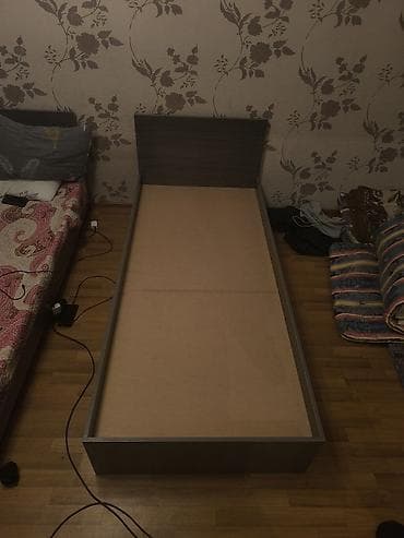 кровать взрослая: Односпальная кровать с высоким изголовьем - Размер спального места — 1