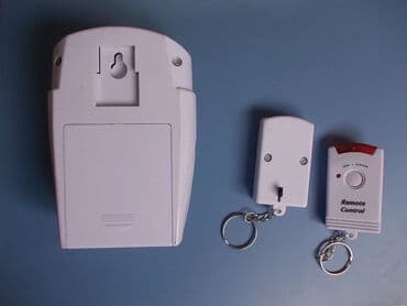 с датчиком движения: Сигнализация датчик движения очень громкий 10 5 дицебел реагирует от 8 — 5