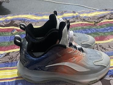 Өтүктөр: Кроссовка,состояние отличное один раз носил, не воняет Размер,40 — 1